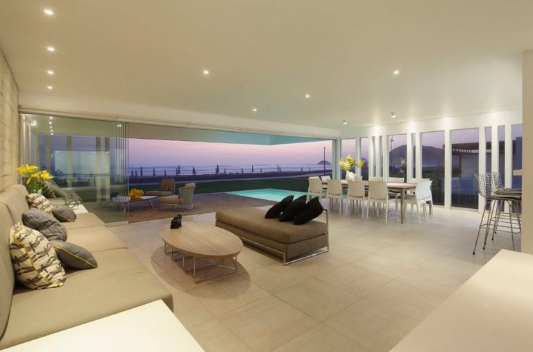 Diseño de moderna casa de playa, construcción inspira libertad en cada