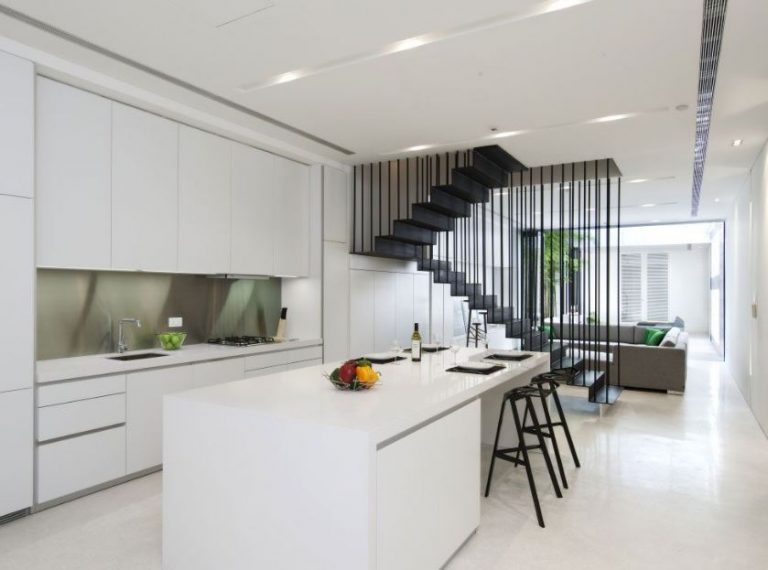 Planos de casa construida en terreno angosto y largo, diseño de