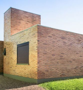 Hermosa casa de un piso construida en ladrillo